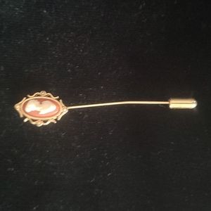 Vintage goldtone cameo pin